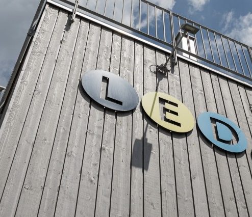 Gebäude der LEDtronix in Feldkirchen-Westerham – Referenz für THT-Bestückung