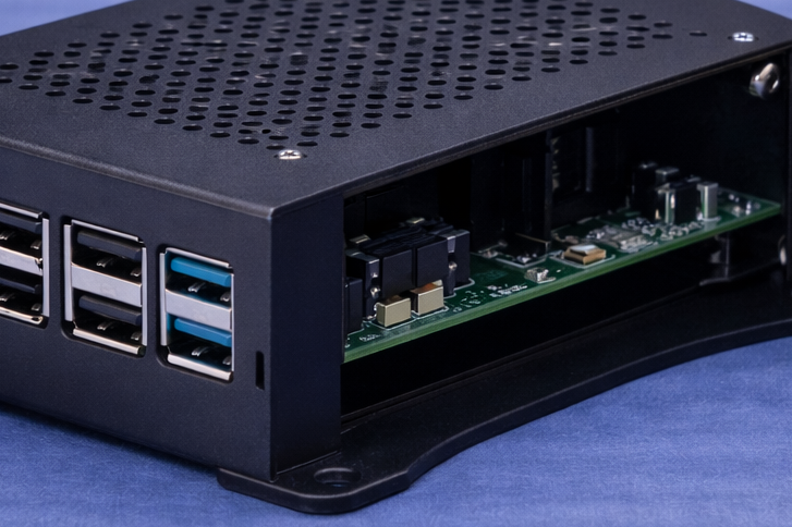 Geräte- und Systemmontage elektronischer Baugruppen im Gehäuse