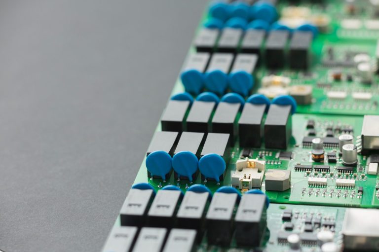 Vor-Ort-Service bei elektronischer Baugruppenmontage in der Produktion